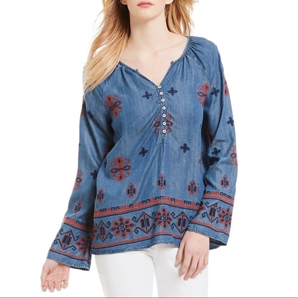 Chelsea & Theodore embroidered top NWT
